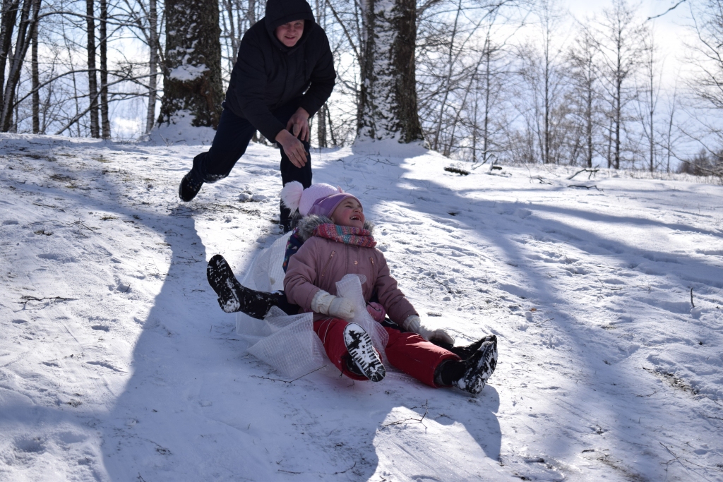 Brīvdienās bauda ziemas priekus