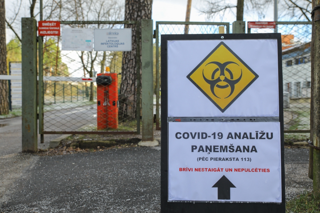 Augstā pieprasījuma dēļ pieaug gaidīšanas laiks uz Covid-19 testa veikšanu