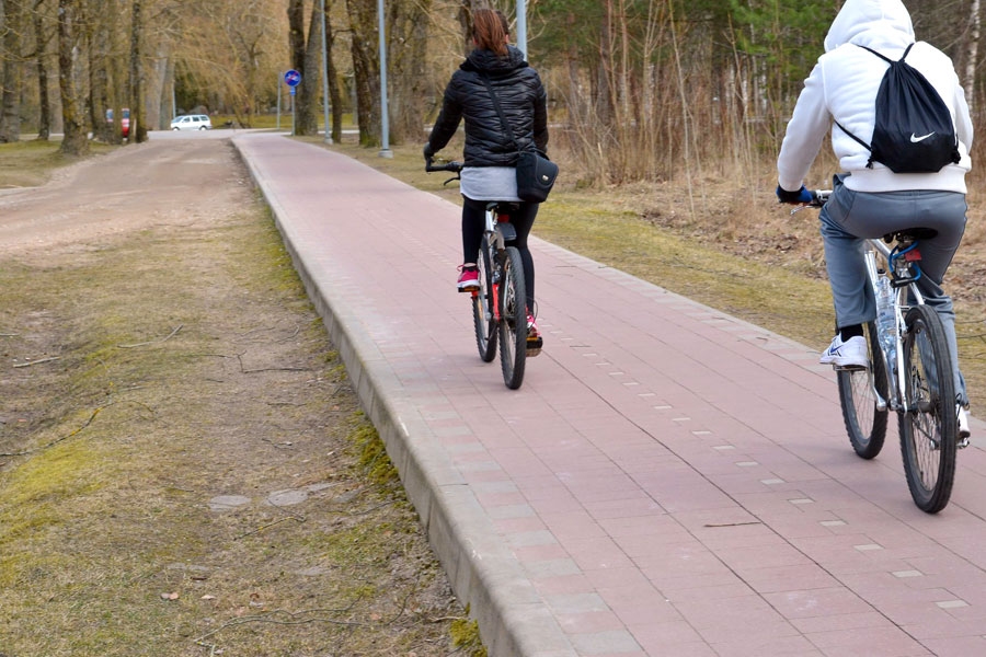 Pašlaik drošāk braukt ar velosipēdu