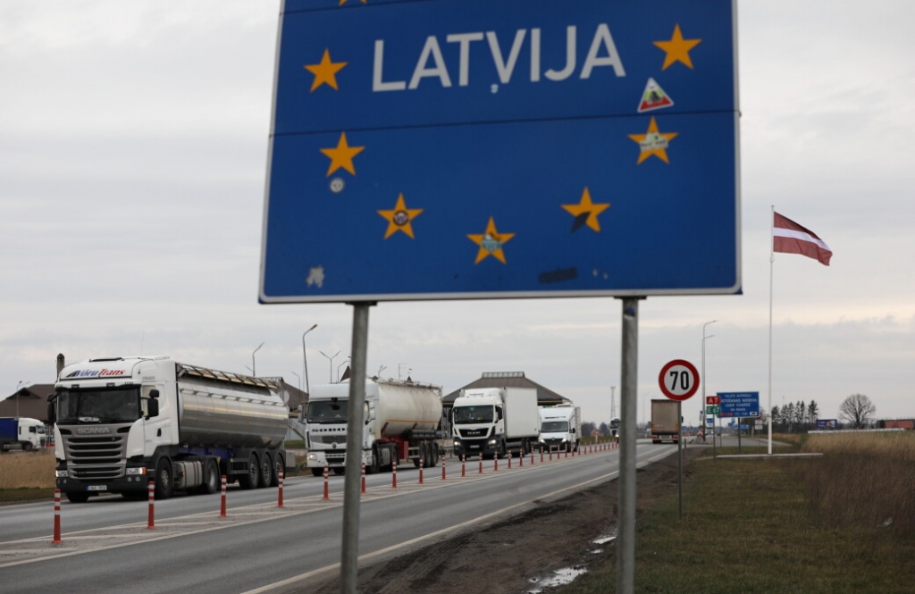 Pie Latvijas-Lietuvas robežas kravas automašīnu rinda neveidojas
