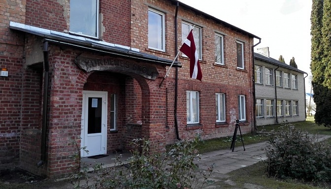Atkārtotā izsolē mēģinās izsolīt Kurmenes skolas ēku