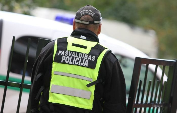 Iecavā pašvaldības policija sola sodīt ārkārtējās situācijas ierobežojumu pārkāpējus