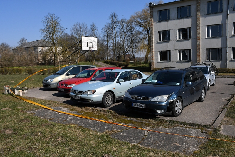 Pašvaldība Mežotnē karantīnā esošiem bulgāriem nodrošinājusi higiēnas līdzekļus un internetu