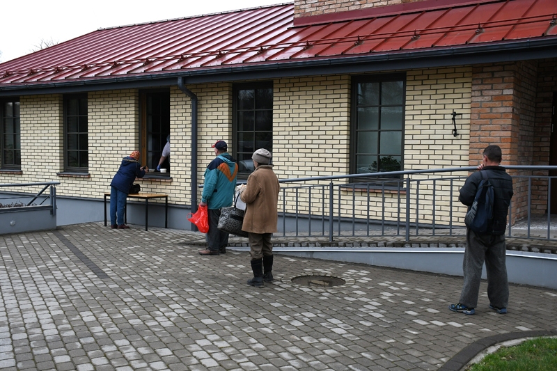 Pestīšanas Armijas zupas virtuve Bauskā ēdienu izsniedz līdzņemšanai