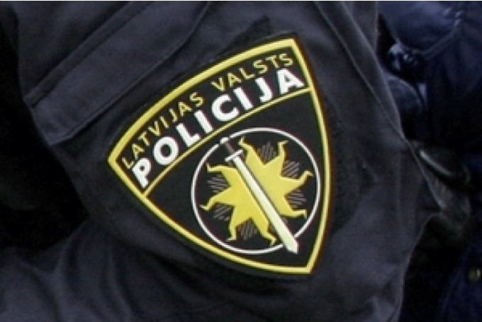 Nozog auto numura zīmi Codē