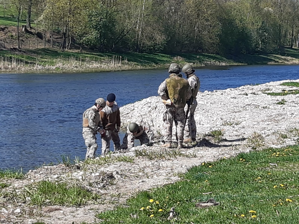 Mūsas peldvietā uziet vēl trīs nesprāgušas granātas; teritoriju pārmeklēs arī piektdien un īslaicīgi slēgs satiksmi Krasta ielā