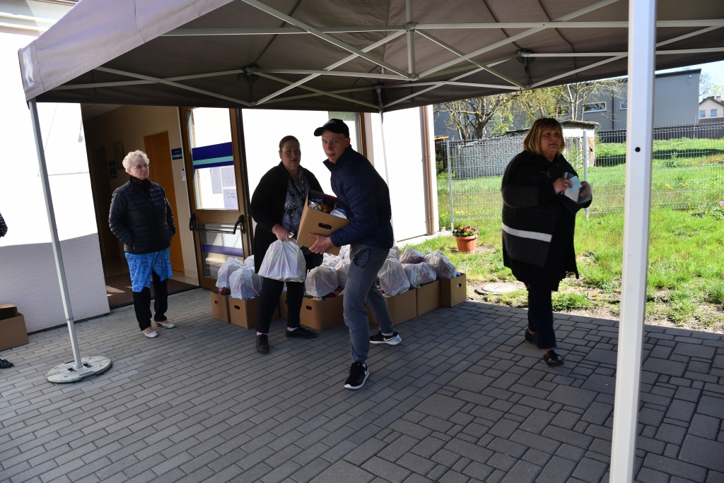 Bauskas novadā pārtikas pakas pieved arī mājās