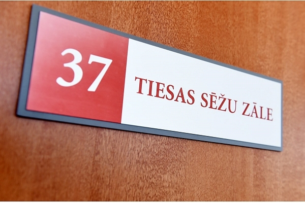 Tiesa turpinās skatīt krimināllietu pret bijušo policistu par kautiņa neizšķiršanu Bauskas spēļu zālē