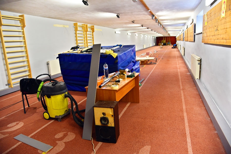 Manēžā veic kosmētisko remontu