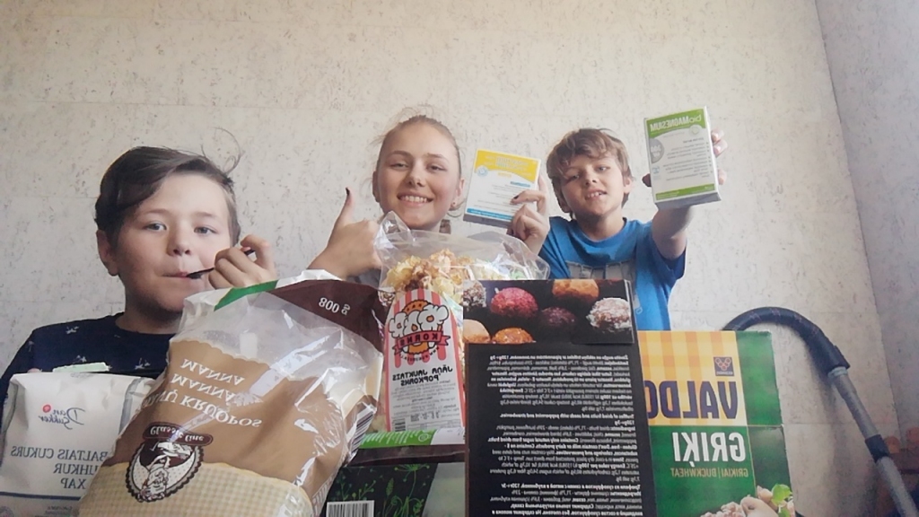 Īslīces biedrība «Laiks jauniešiem» mēneša laikā nogādājusi pārtikas paciņas 277 ģimenēm