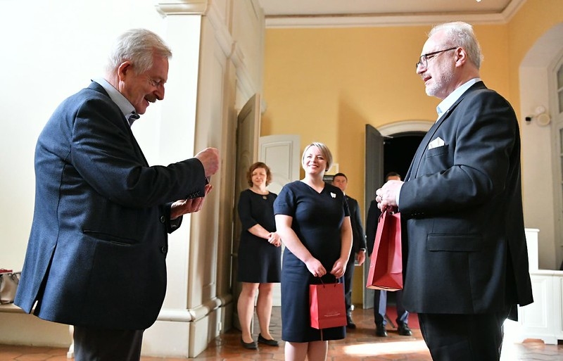 Pirmo Valsts prezidenta Goda medaļu saņem mākslas vēsturnieks un gleznotājs Imants Lancmanis