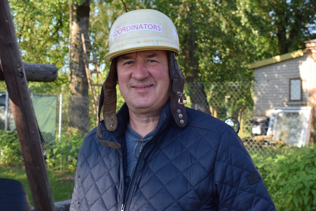 FOTO: Vecumniekos satiekas retrotehnikas lietpratēji