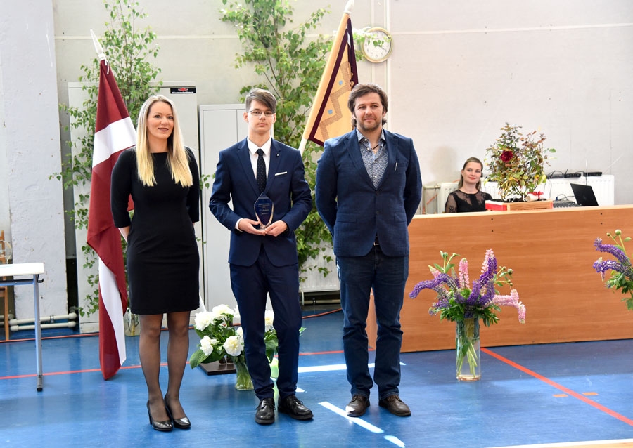 Izlaidumā atgriežas skolas solos