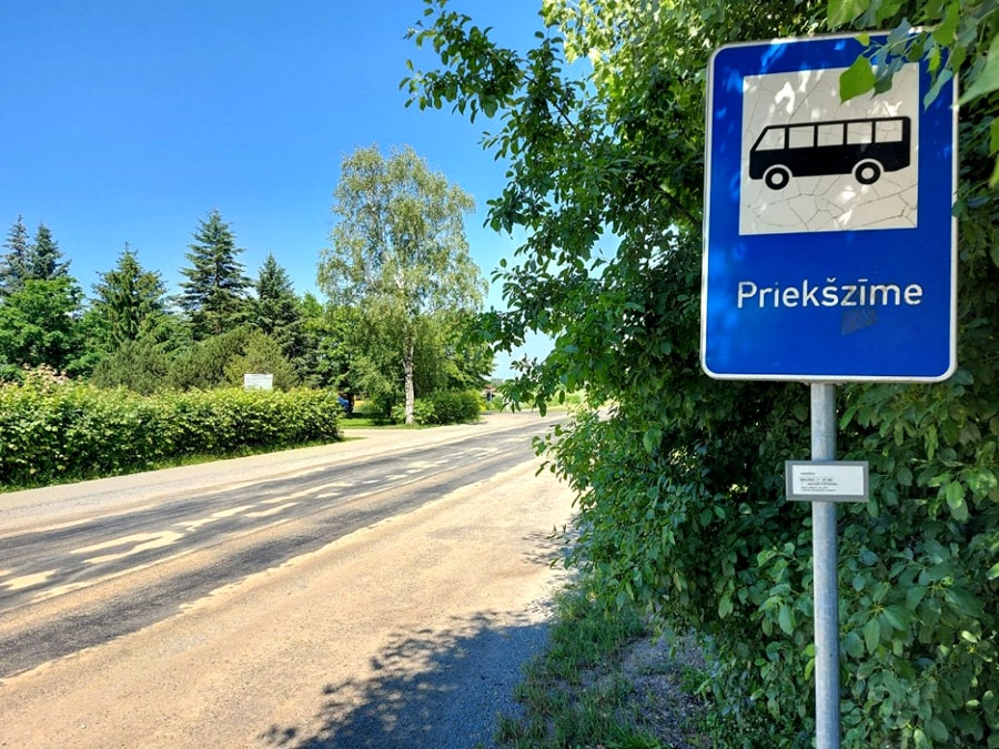 Bauskas novada Rītausmās kūst ceļa segums