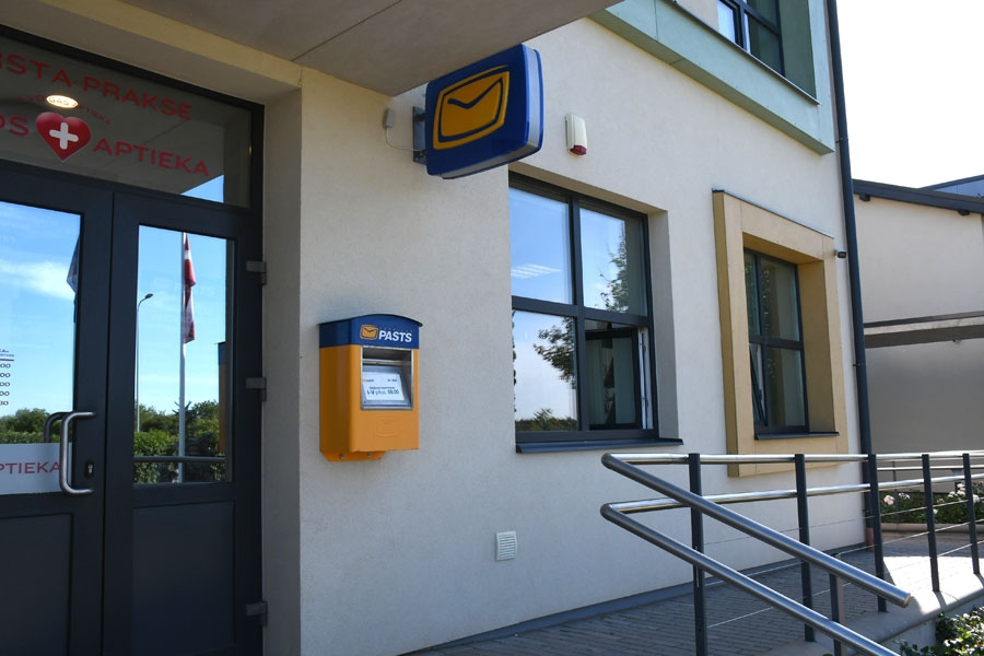 Pastnieks pie klientiem ierodas mājās