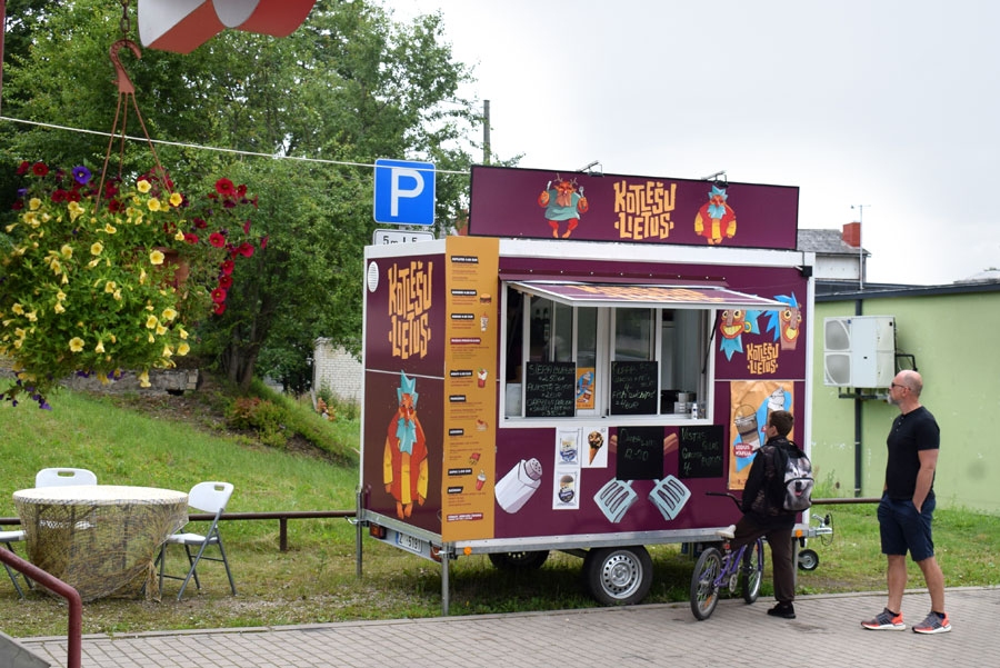 Jaunums ciemā – «street food» jeb ielas maltīte