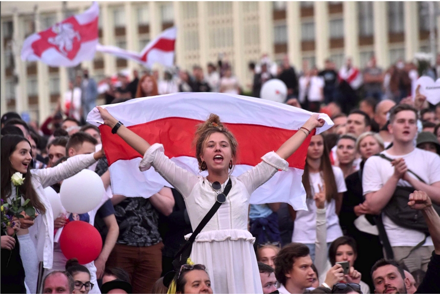 Lai dzīvo Baltkrievija! «Жыве́ Белару́сь!»