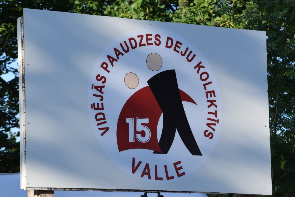 FOTO: Deju kolektīvs «Valle» atzīmē 15 gadu jubileju