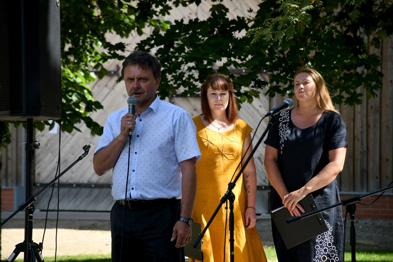 FOTO: Vecumnieku novadā godina aizbildņus un audžuģimenes
