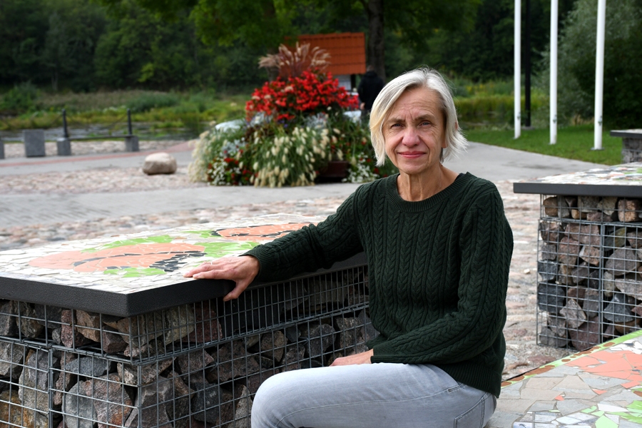 Dzīve starp Mūsu un Mēmeli
