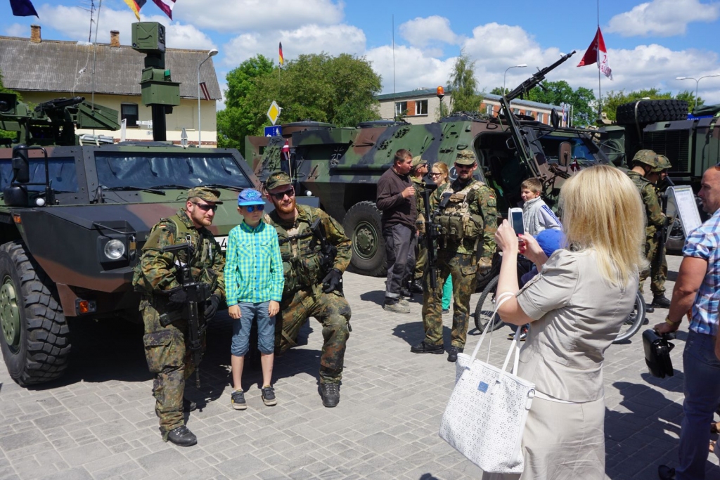 Bauskā sestdien notiks militārās tehnikas un ekipējuma izstāde