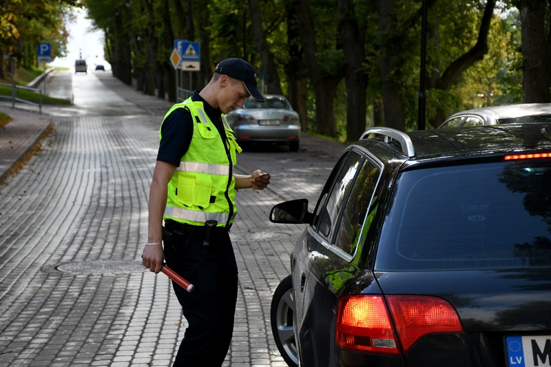 Reidā pārbauda bērnu sēdeklīšu un drošības jostu lietojumu