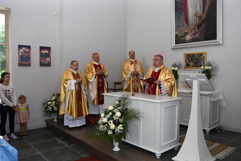 Iesvēta atjaunoto Jaunsaules katoļu baznīcu