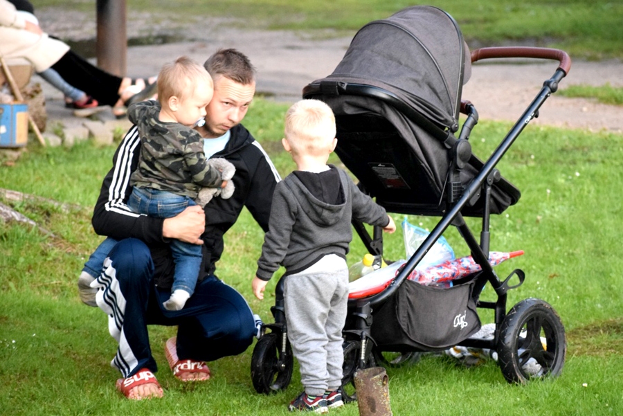 Latvijā 43,2% ģimeņu aug nepilngadīgi bērni