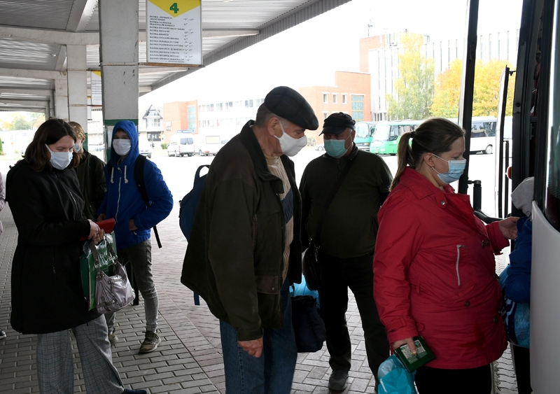 Sabiedriskajā transportā pasažieri lielākoties lieto sejas maskas