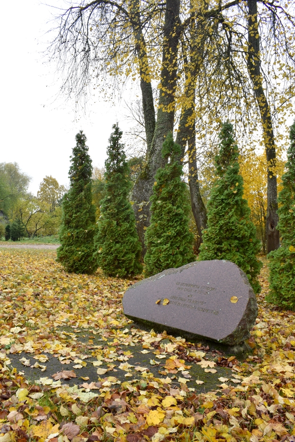 Aicina sakopt «paplukušo» piemiņas vietu