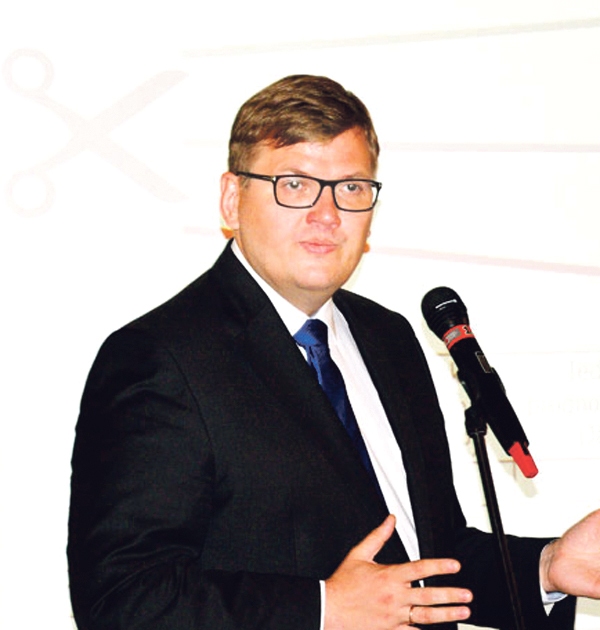 Pūce atkāpjas no ministra amata
