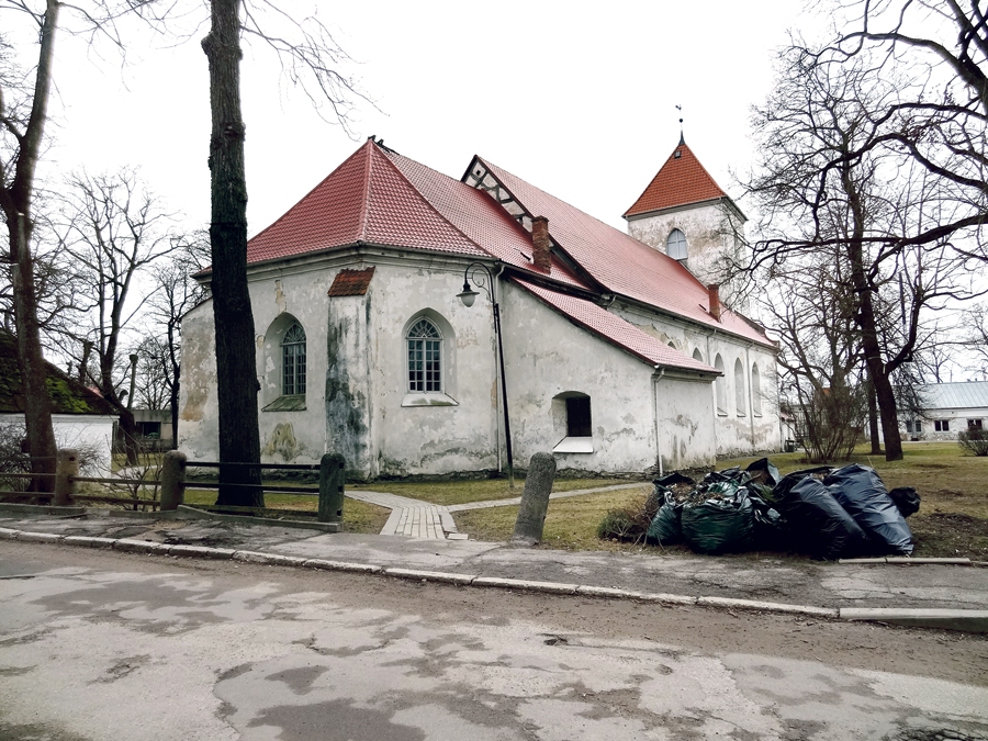 Labiekārto baznīcas dārzu