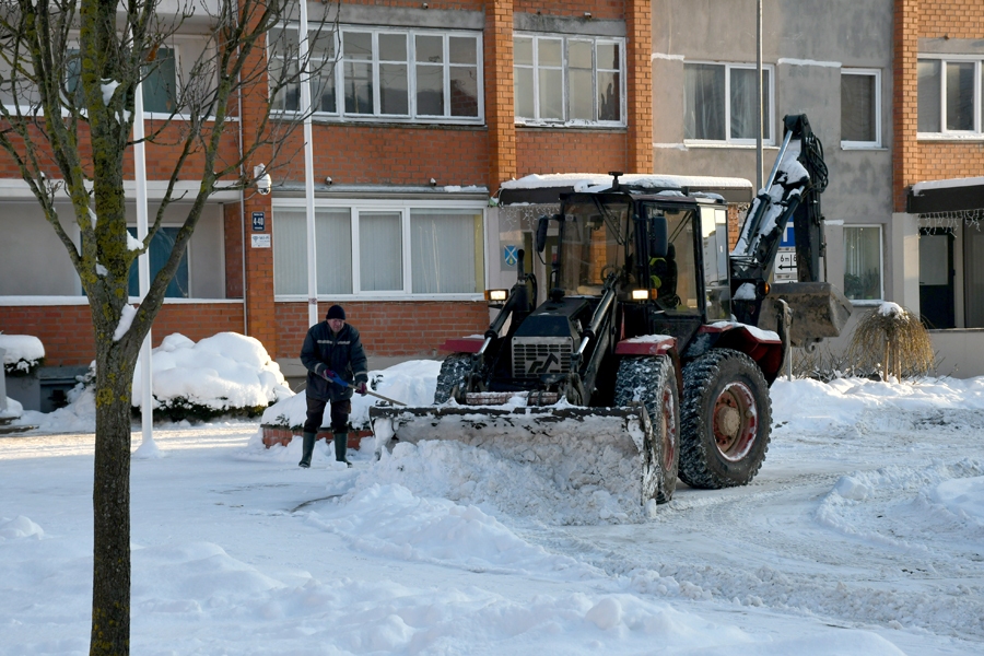 Tehnika un uzņēmumu darbinieki – ierindā