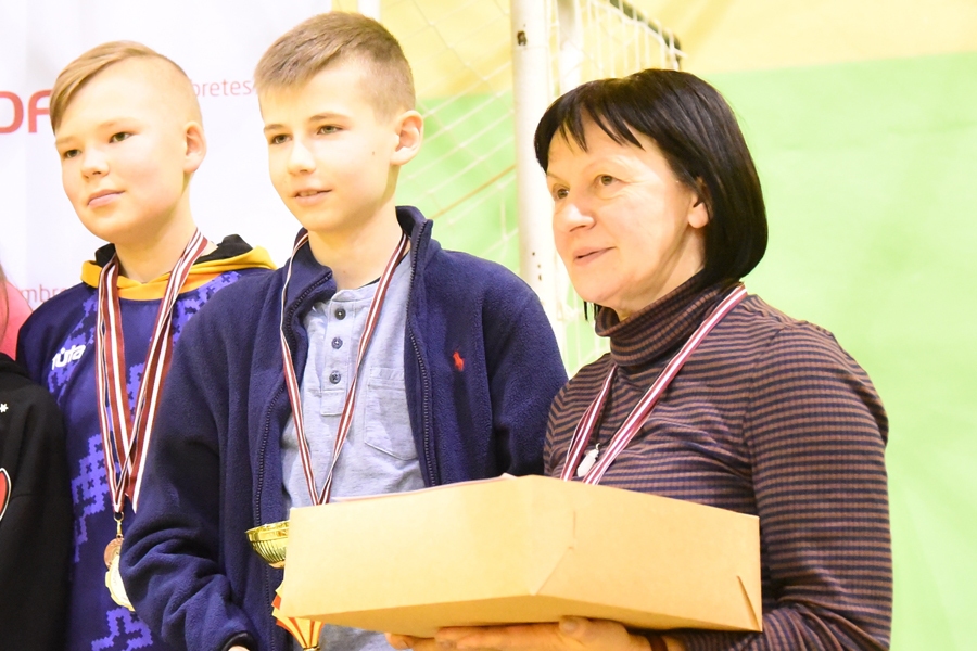 Astoņi laureāti dambretē