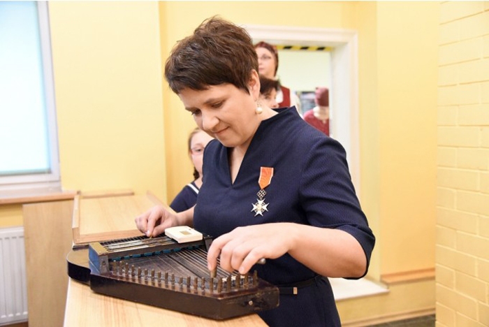 Dotības «aplipināt ar folkloru»