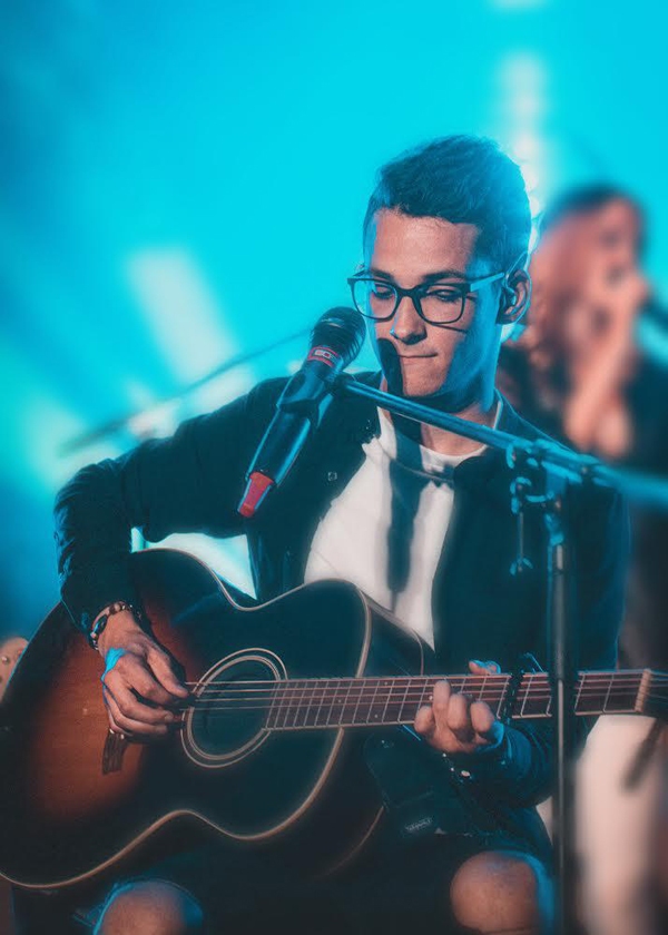 Baušķenieks ar debijas singlu piedalās «Muzikālajā bankā»