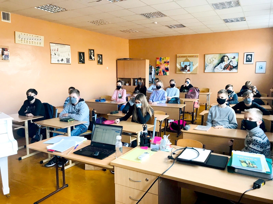 Eksāmeniem klātienē gatavojas 12. klašu skolēni