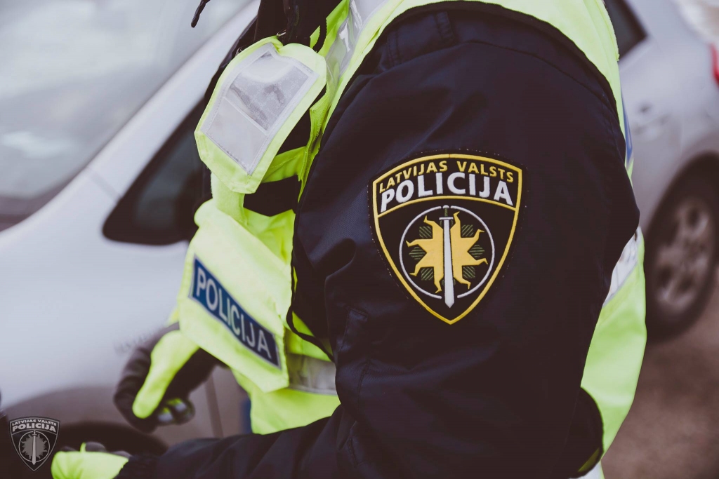 Autovadītāja Vecumnieku novadā nobrauc no ceļa