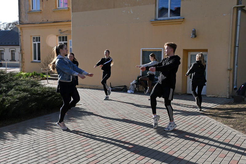 «Mēmelīte» epidemioloģiski droši atgriežas tautas deju ritmos