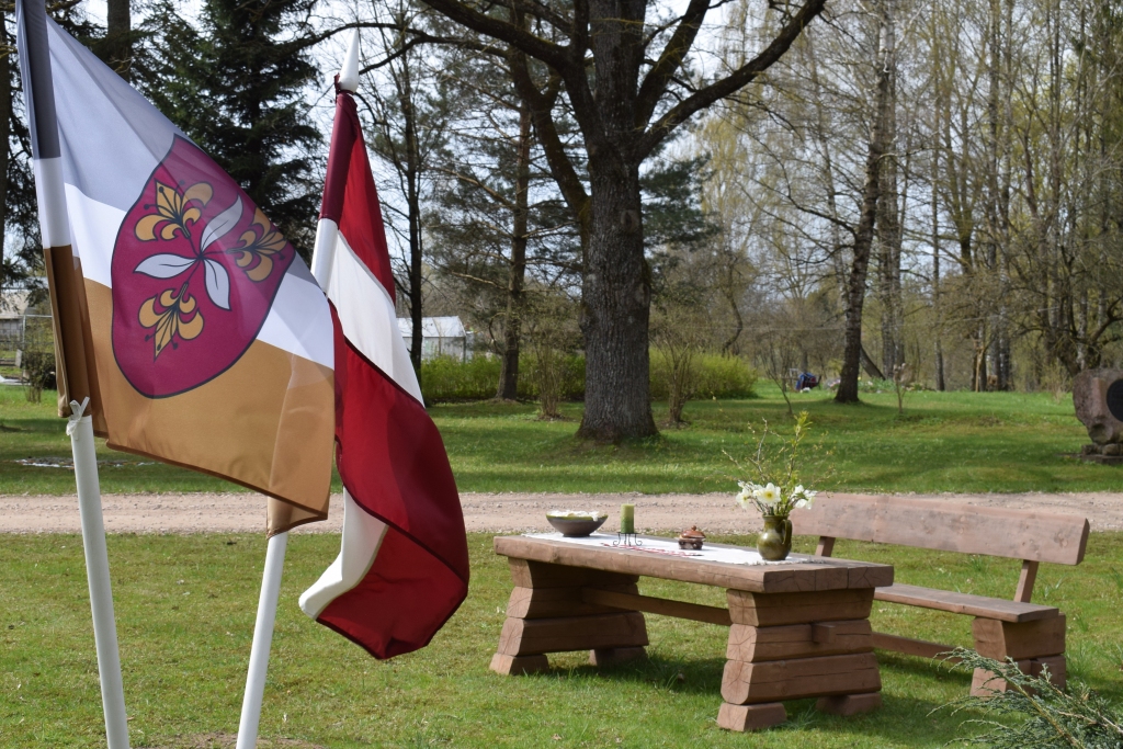 FOTO: Stelpē 4. maijs ienāk pa sajūtu aleju