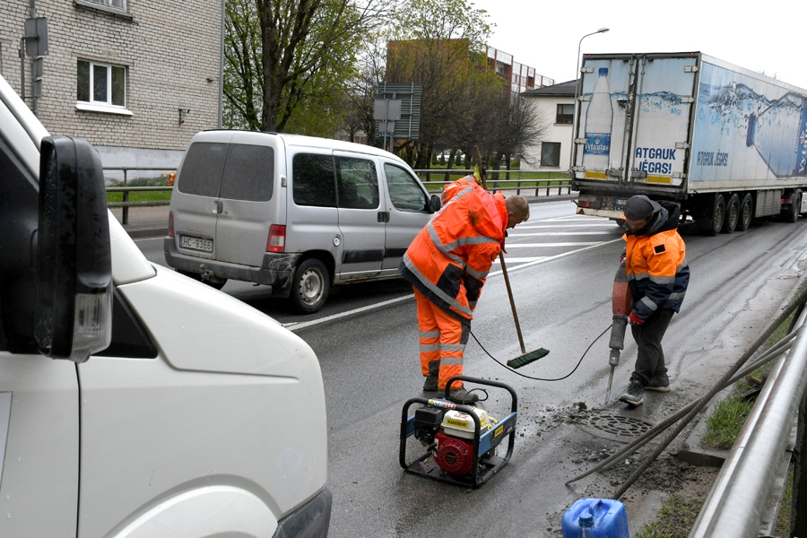 Iecavā sāk A7 asfalta kārtas maiņu