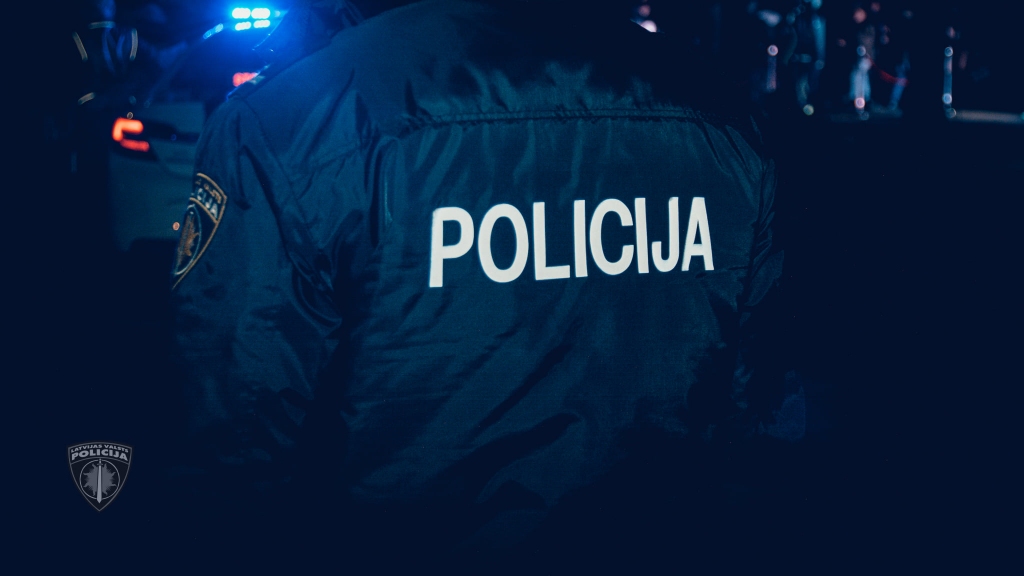 Sabojā auto virsbūvi Vecumniekos