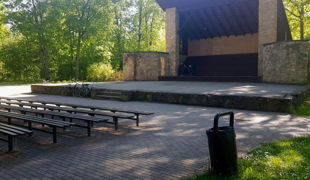 Plānots sākt Iecavas parka estrādes remontdarbus