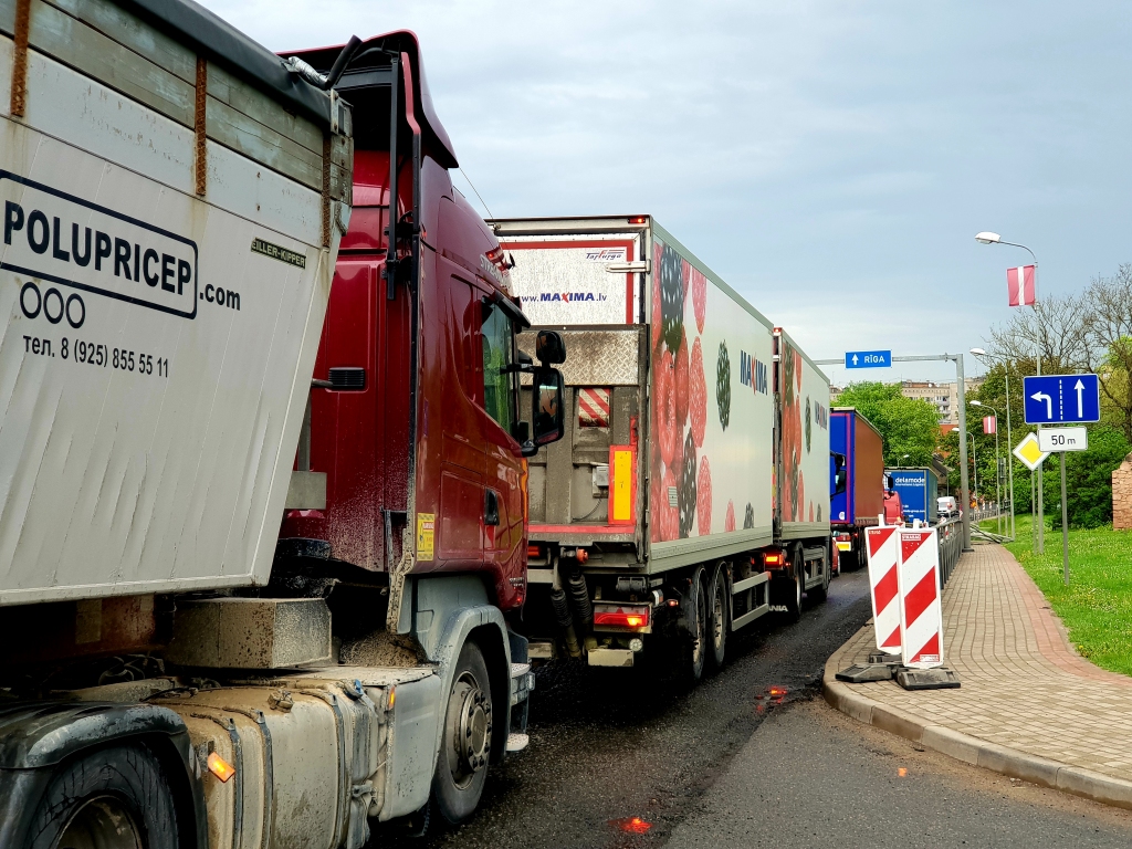 Iecavā tuvākajās dienās jārēķinās ar lielākiem auto sastrēgumiem