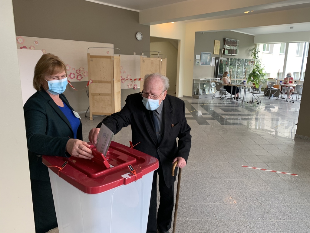Pirmajā stundā vēlēšanu aktivitāte ir zema