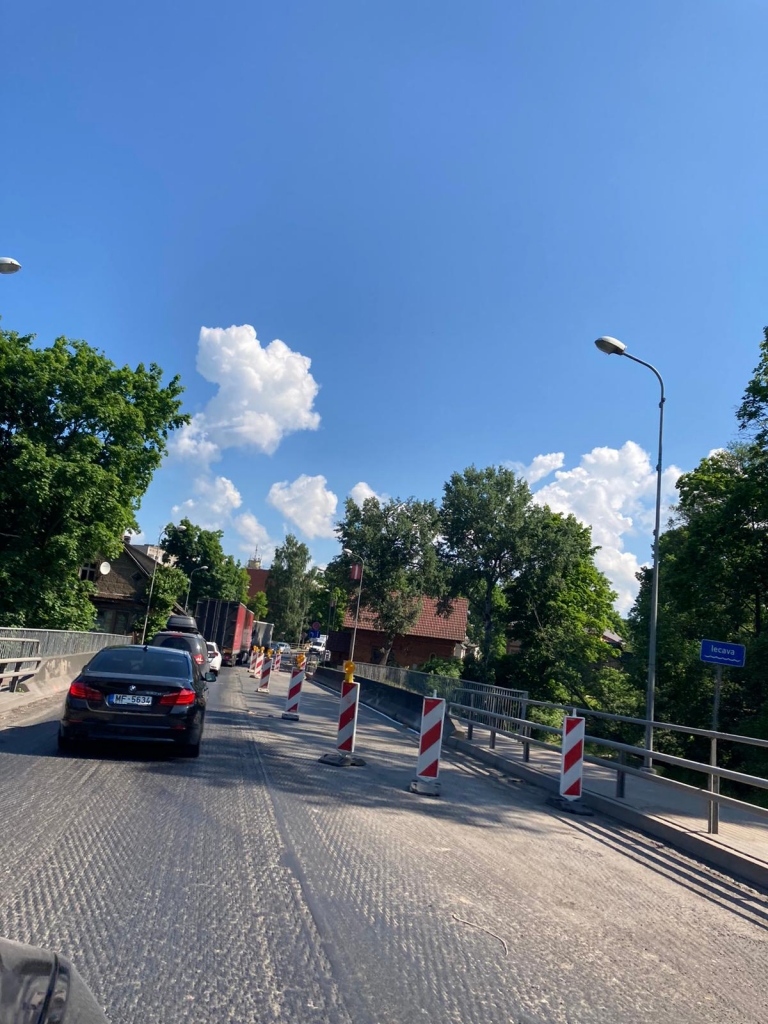Pirms svētkiem Iecavā satiksmi atjaunos abās braukšanas joslās