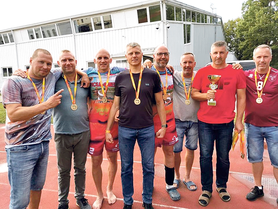 Veterāniem divi komandu panākumi