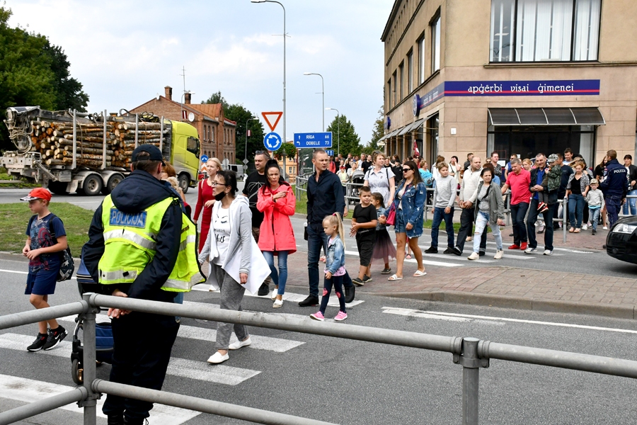 Protestējot pārkāpj noteikumus