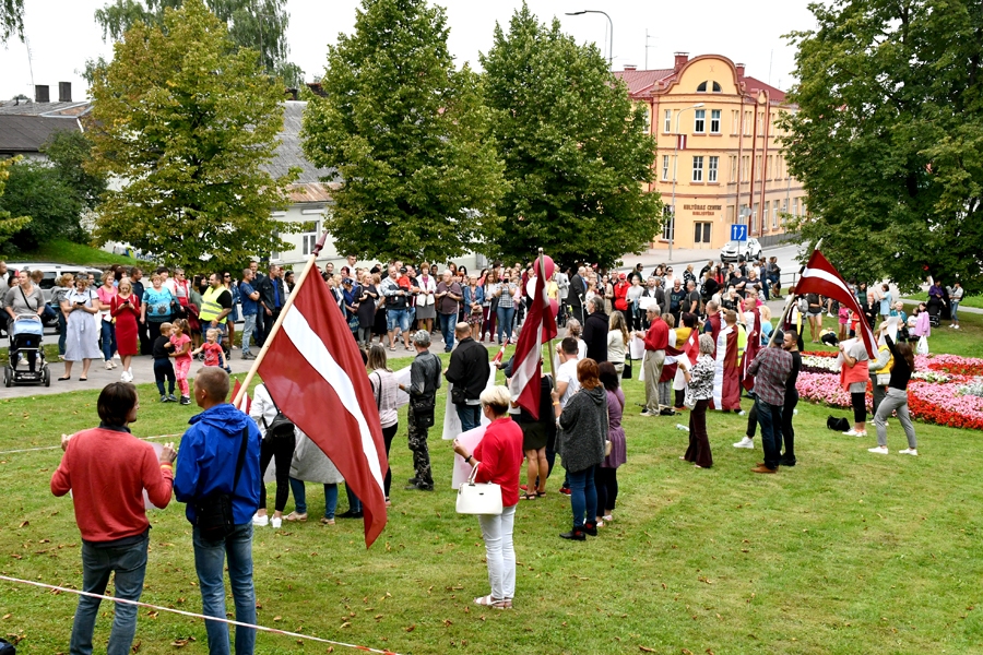 Piketē pret obligātu vakcināciju, par brīvprātīgu izvēli