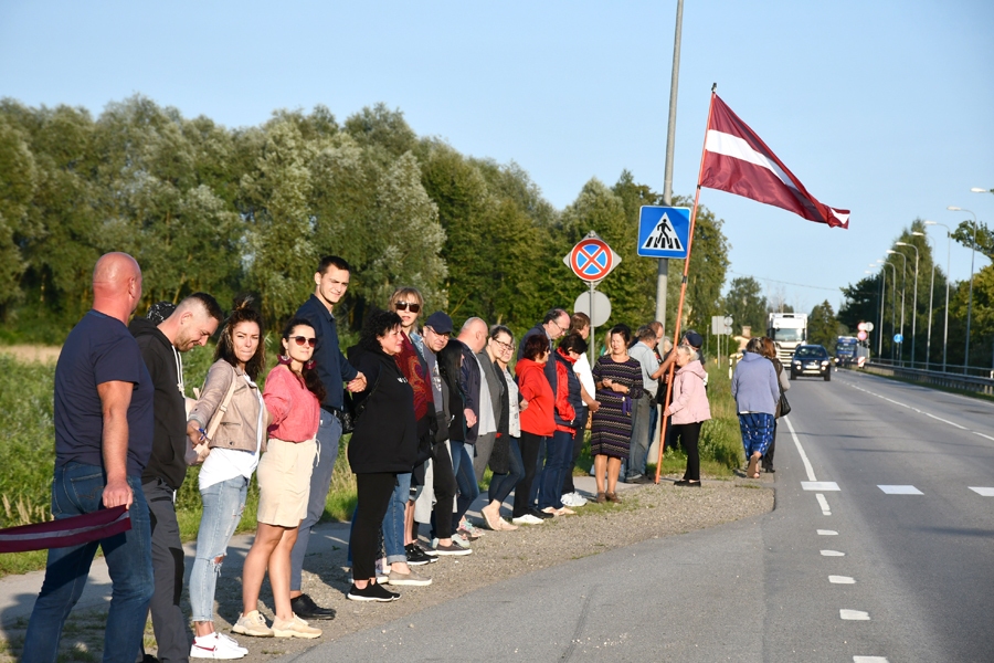 Dažādu uzskatu aicināti